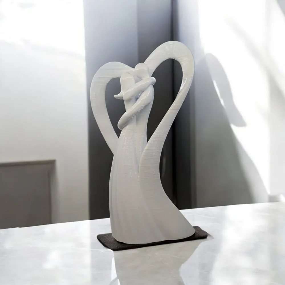 statue couple in love - Free 3D Print Model - MakerWorld