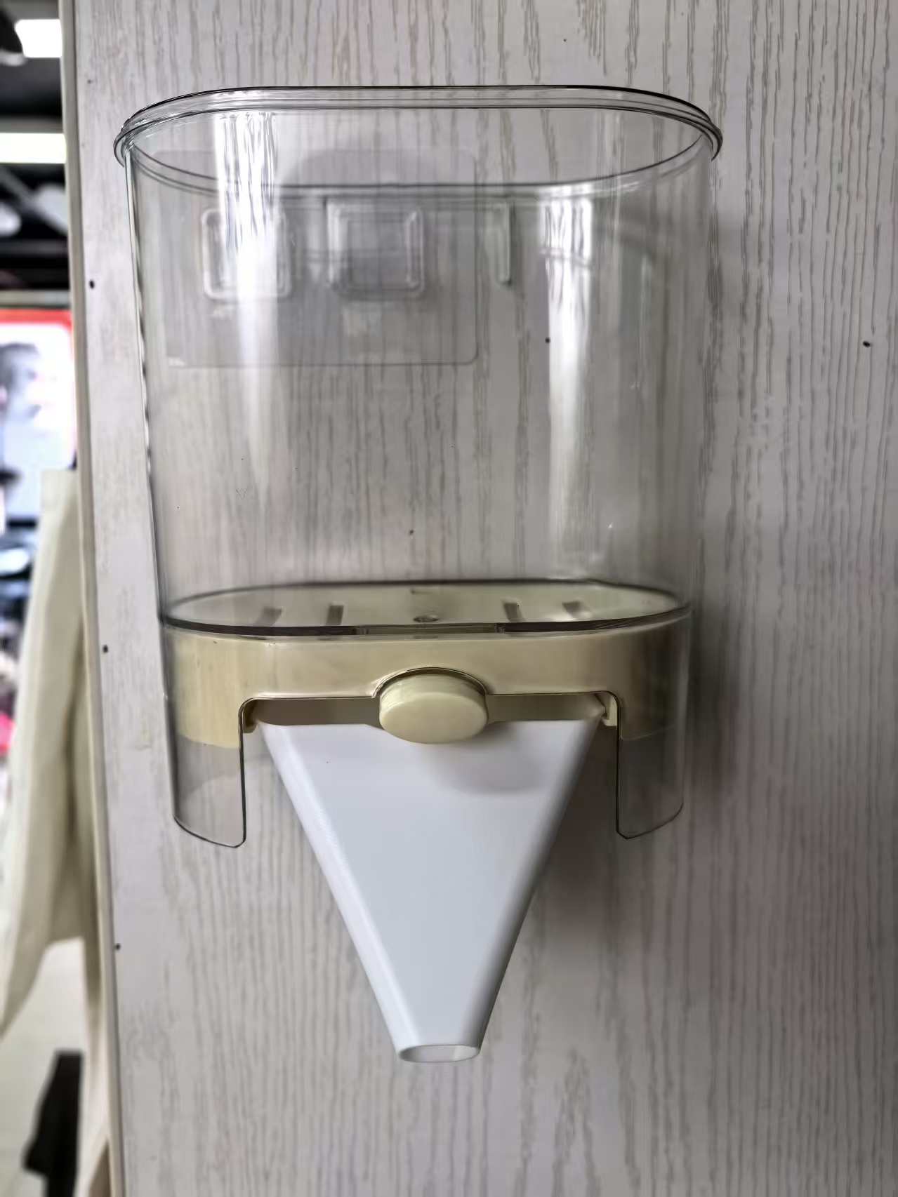 Miniatura 3 do modelo 3D 拼豆桶出料口