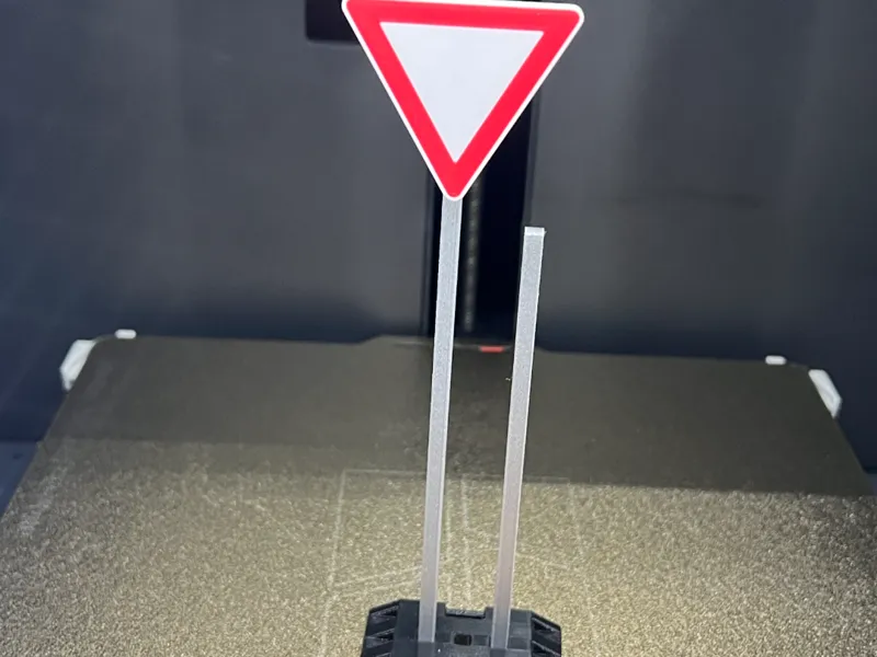 Verkehrszeichen 205: Vorfahrt gewähren