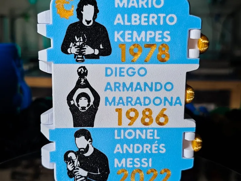 Cajita de figuritas "LOS 3 CAMPEONES"
