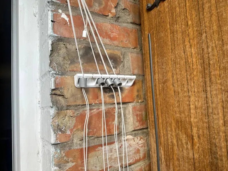 Clothesline Holder (Wall Mount, 7 Lines)