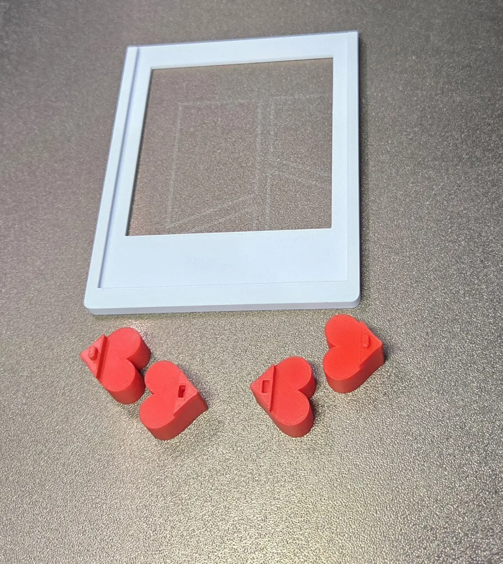 Polaroid photo frame with heart-shaped stands - Free 3D Print Model ...