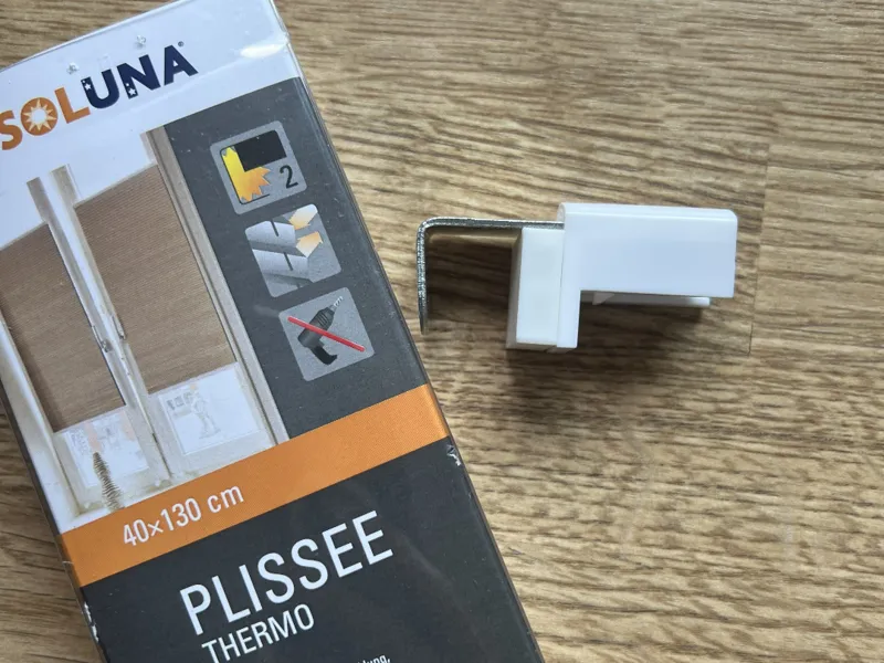 Soluna pleated blind adapter for clamp mounts