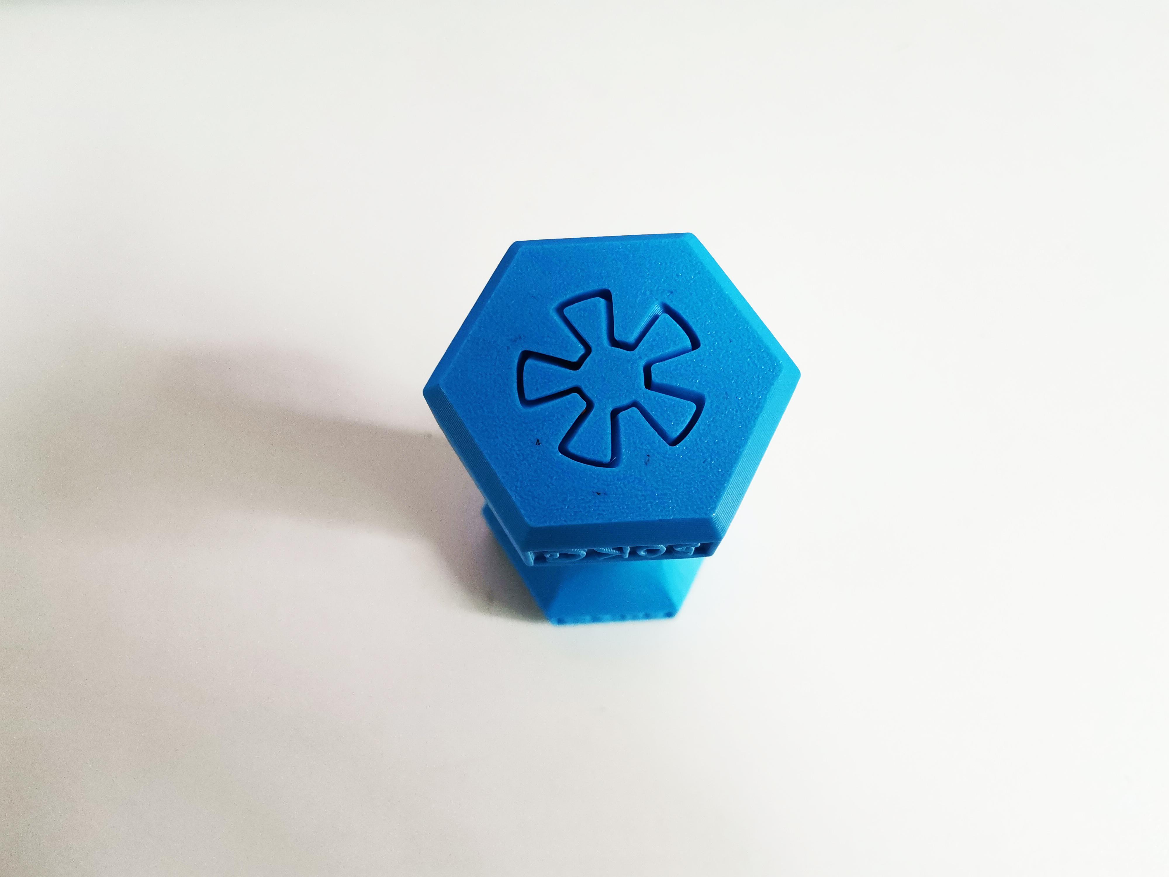 Miniatura 1 do modelo 3D 螺旋哑铃穿越贯穿解压玩具指尖陀螺（一体打印，无需支撑）