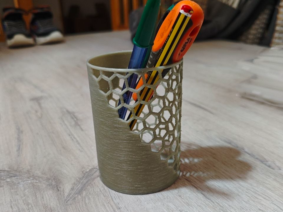 Pencil holder hexagon design 2