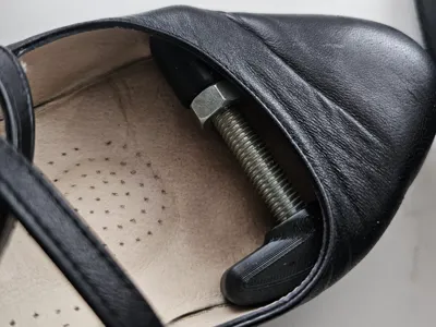 Shoe stretcher