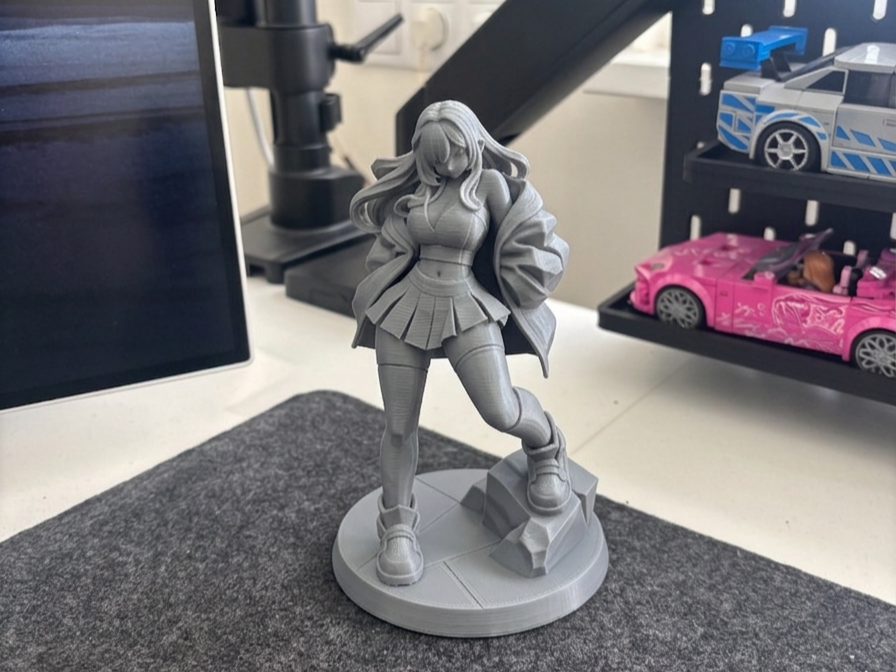 Urban Style Anime Girl | Detailed Diorama Figure