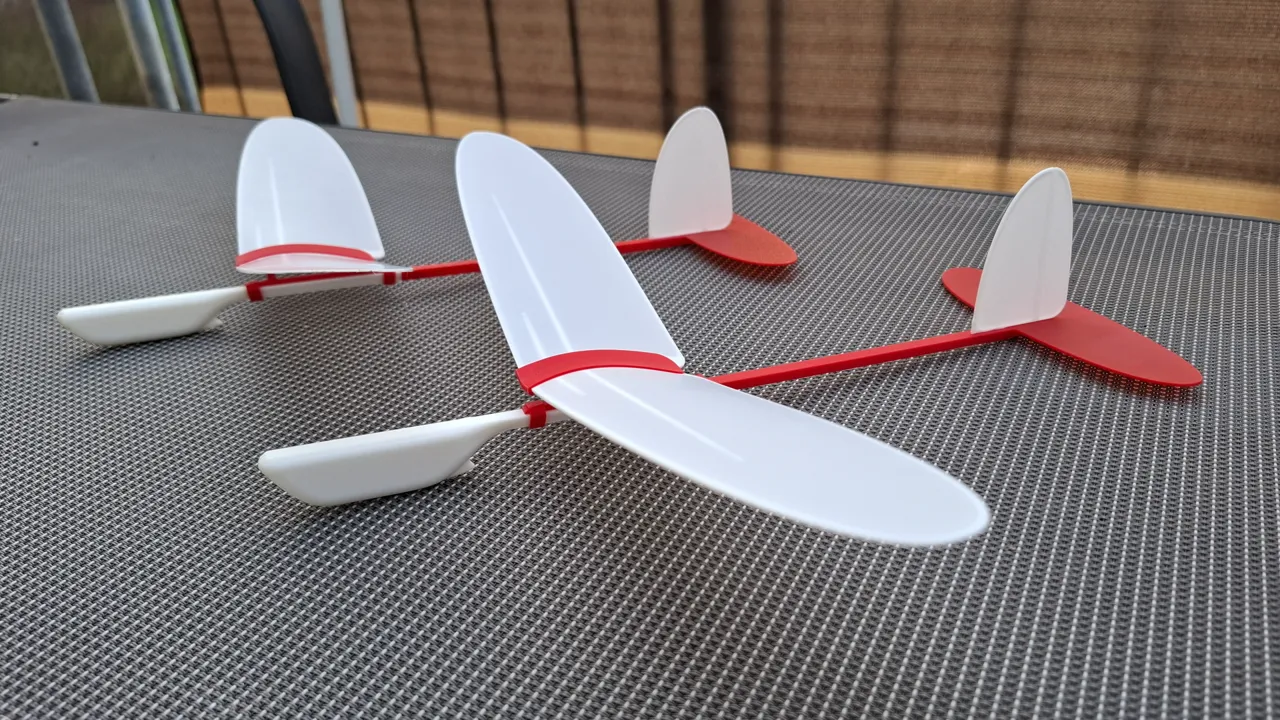 Free-flight glider model "WingStar" view 3