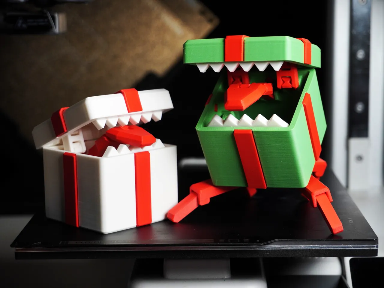 Transforming Giftbox Mimic - Model Kit view 2