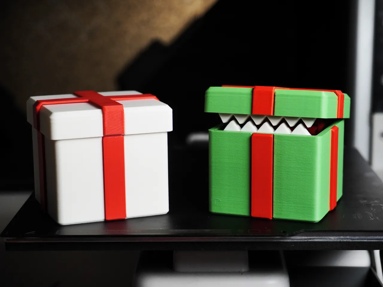 Transforming Giftbox Mimic - Model Kit view 3