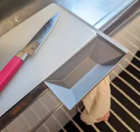 Plateau collecteur de déchets sous planche à découper — photo 1