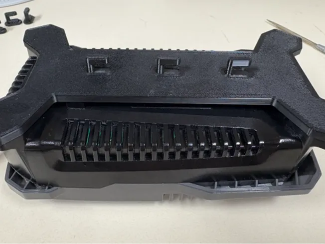 Ryobi P118 Battery Charger SKADIS mount