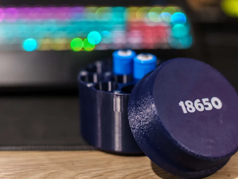 Magnetic 18650 Battery Case