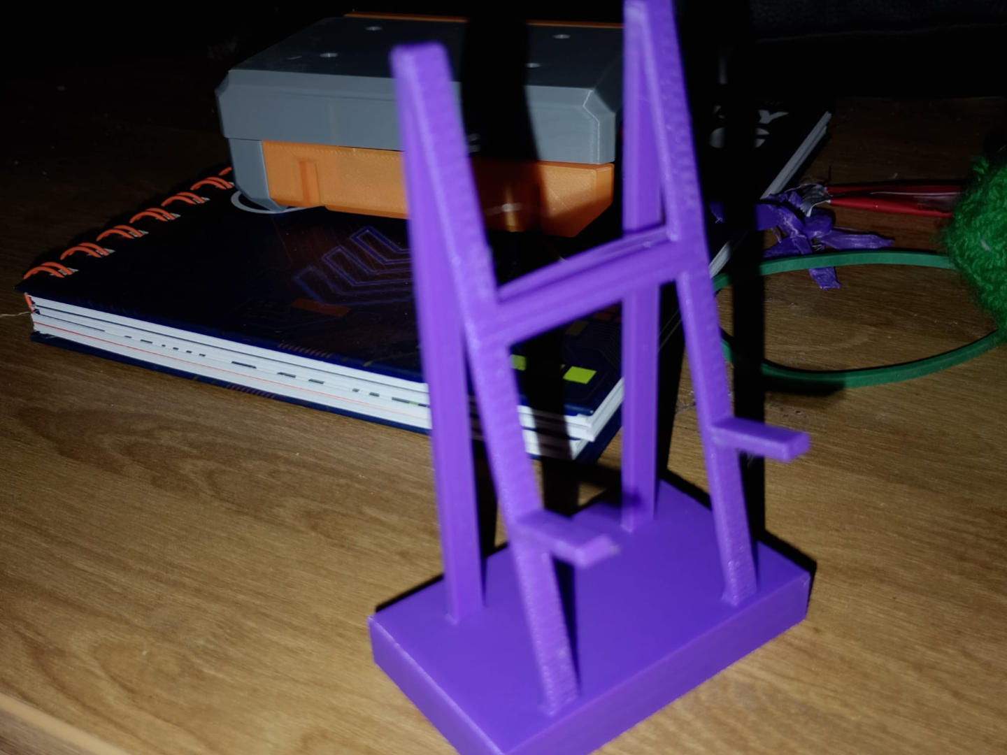 minimalistic phone holder 