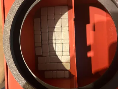 Cover to hide weights in Vault