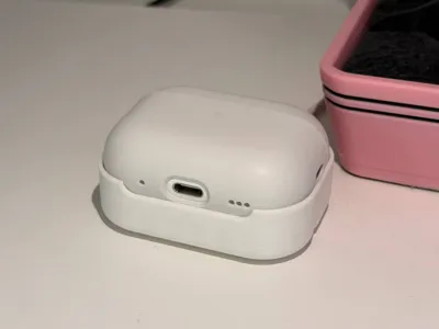 AirPods Pro2 Case friendly Apple Watch charger 