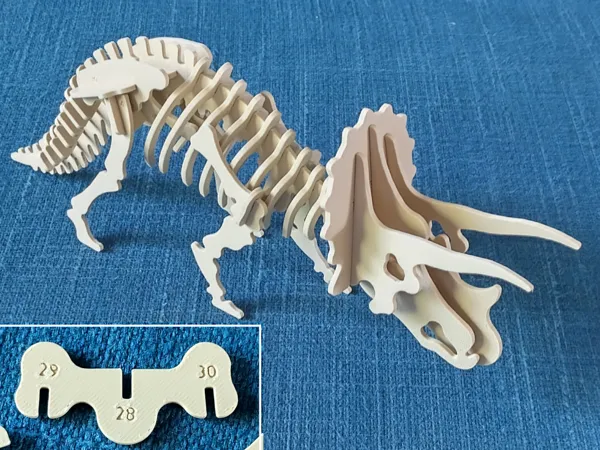Tricératops en pièces numérotées