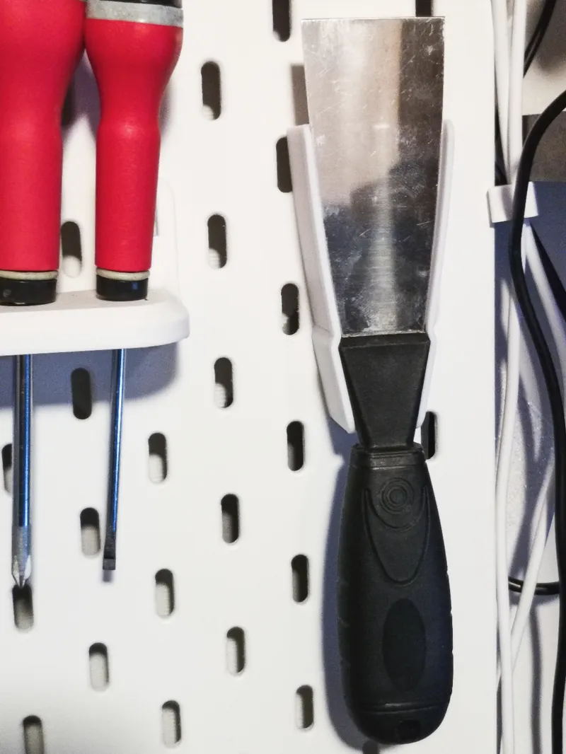 Skadis wall spatula holder with magnet