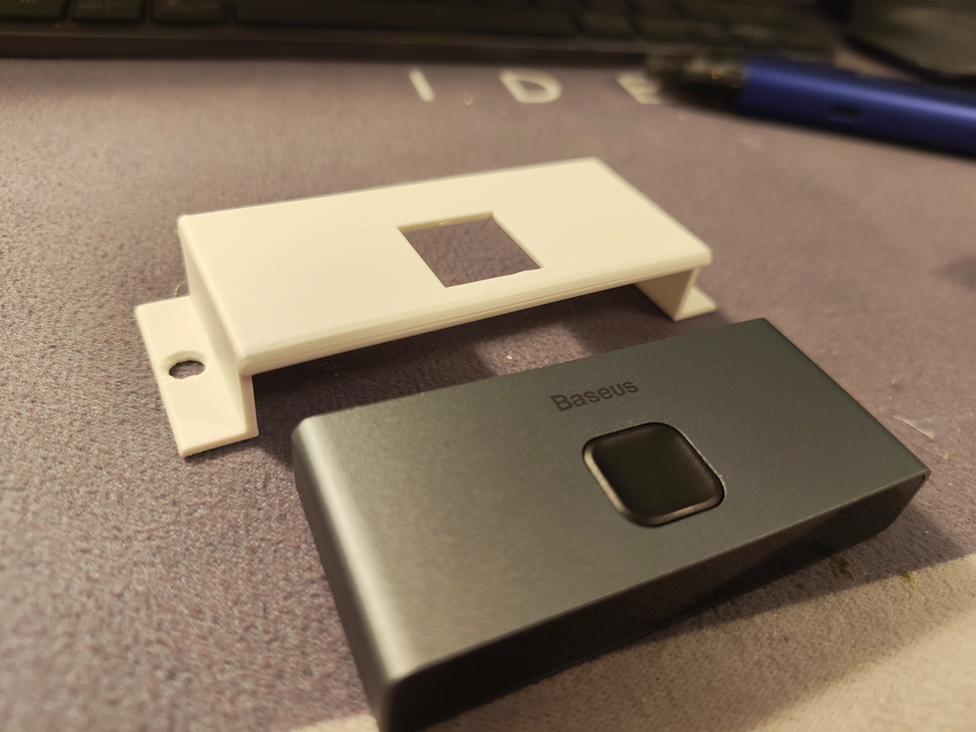 Baseus Matrix Hdmi swith - slim holder under desk
