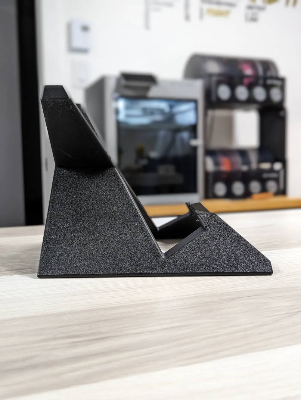 Modern Cookbook Stand by Marc Elbichon MakerWorld