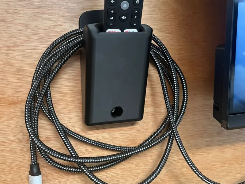 Peaq remote wall mount with cable storage