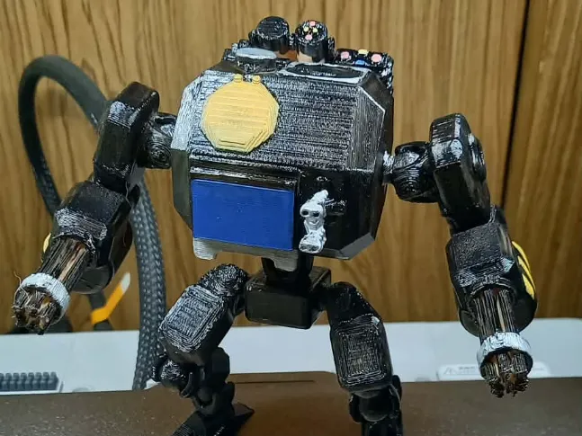 Letrero o emblema decorativo: v1 mecha. Referencia del modelo original.