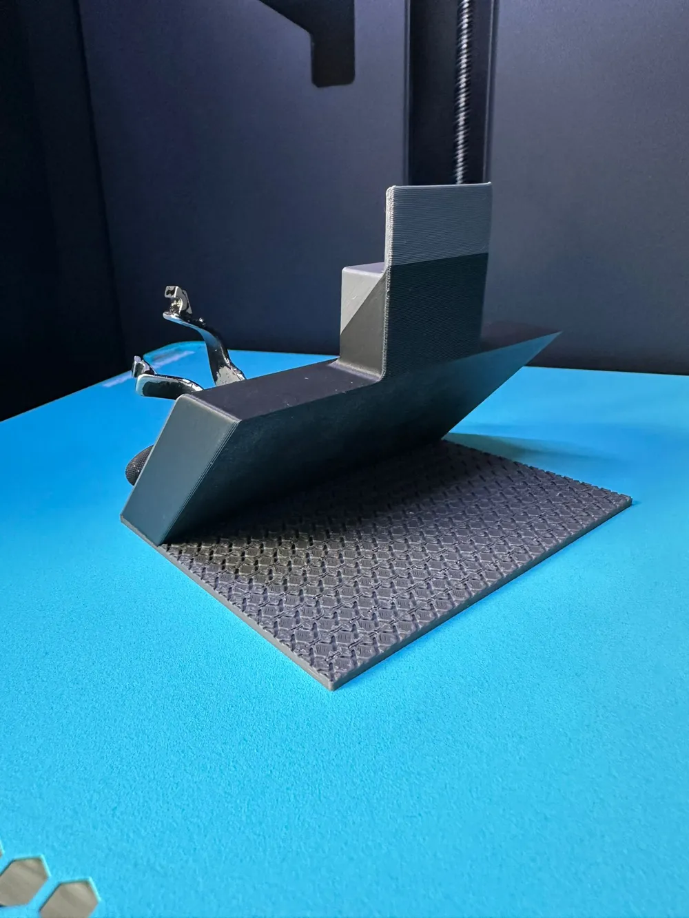 XBOX Elite controller stand - Free 3D Print Model - MakerWorld