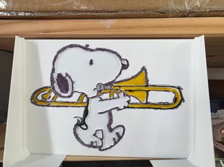 Snoopy play trombone