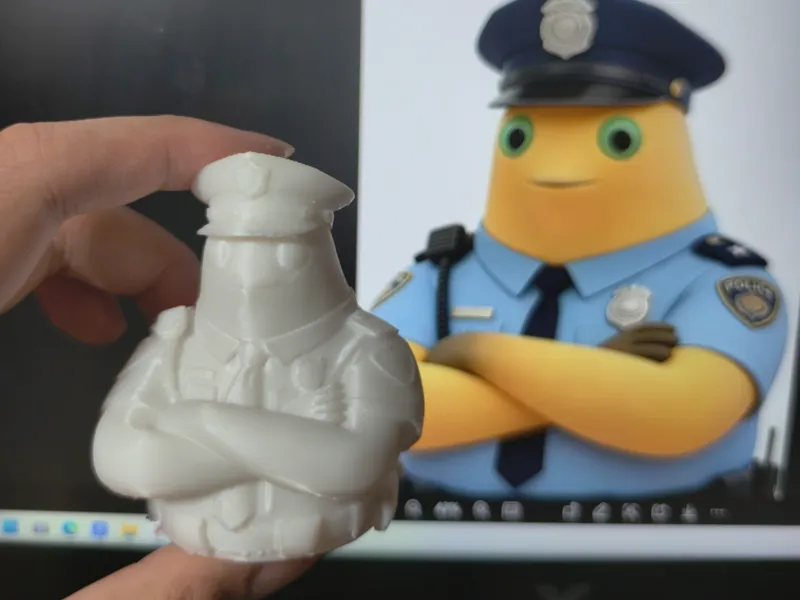 单色奶龙警察meme梗图雕像