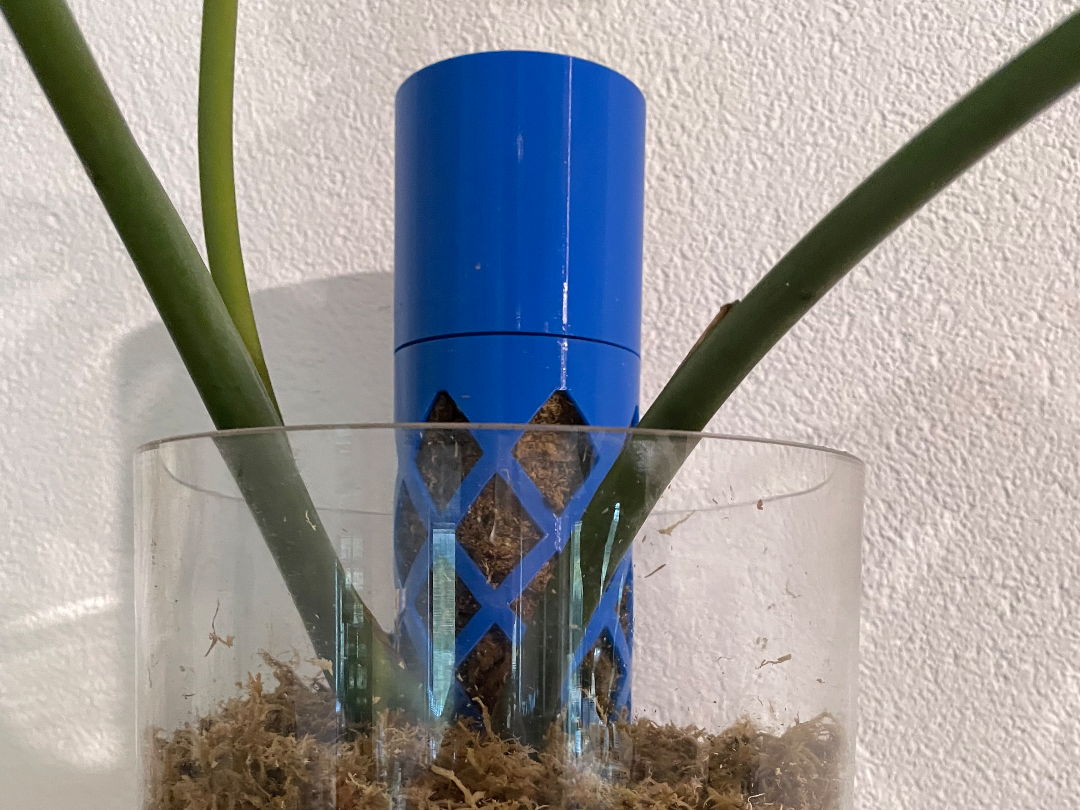 Modular Moss Pole with Water Reservoir – Snap-Fit