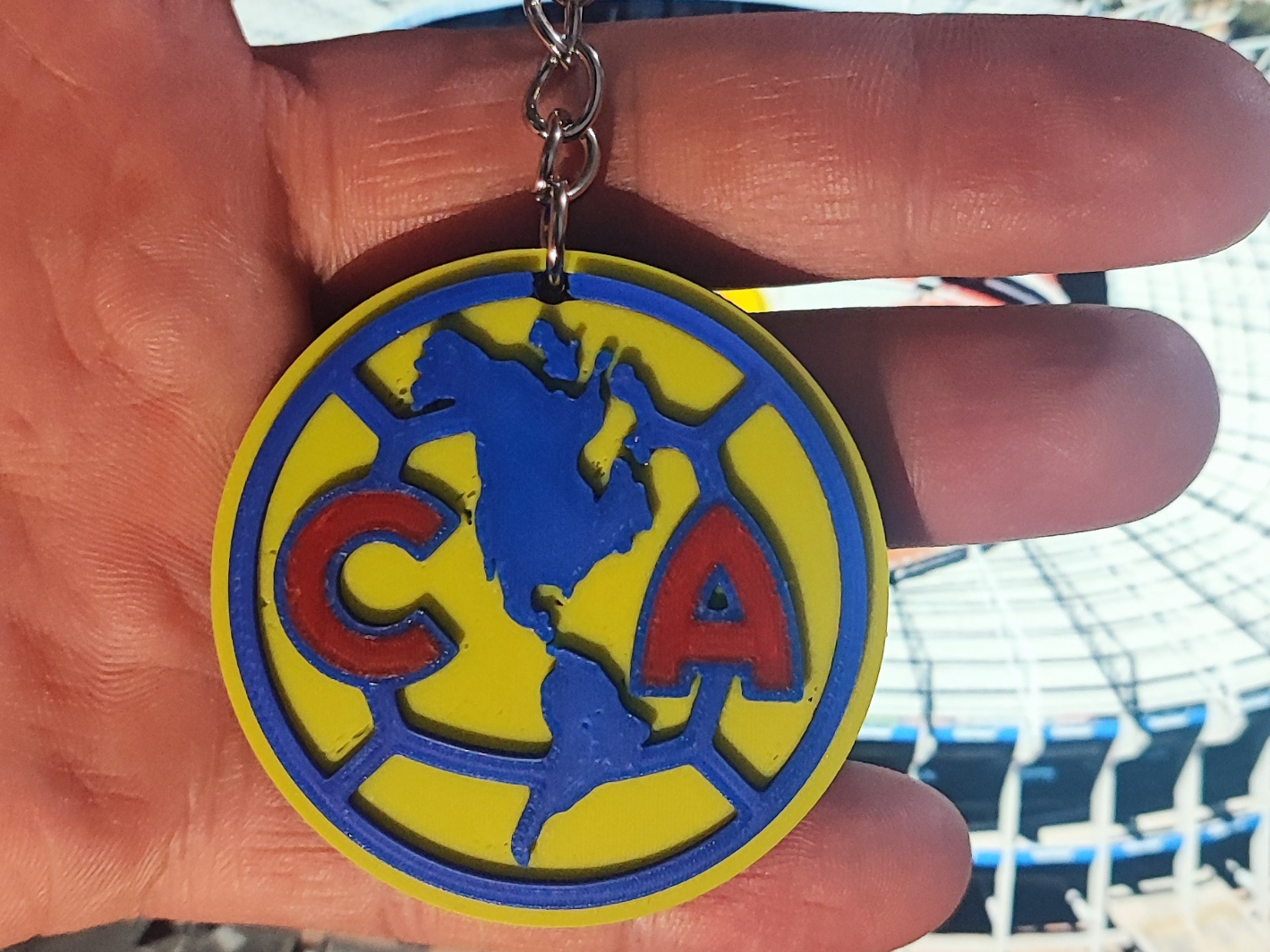 Llavero de America con relieve