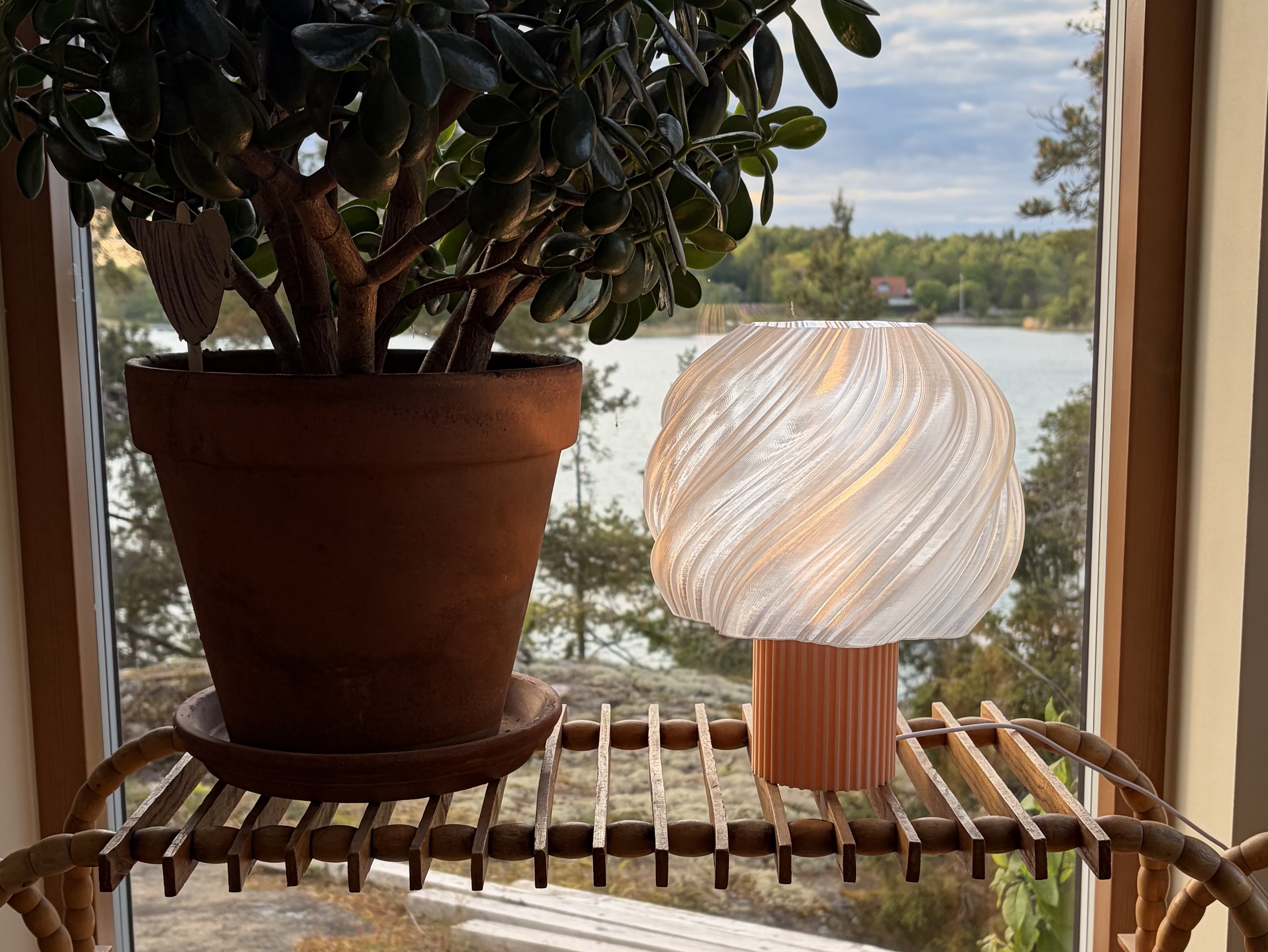 Miniatura 2 do modelo 3D Swirly Lamp