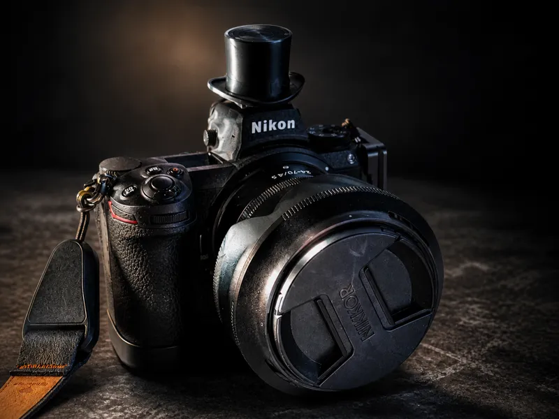Top hat for DSLR cameras