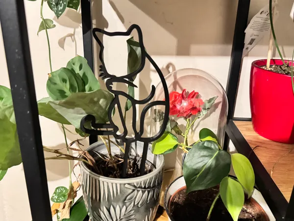 Tuteur pour plantes, thème chat