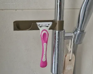 Porte-rasoirs de douche