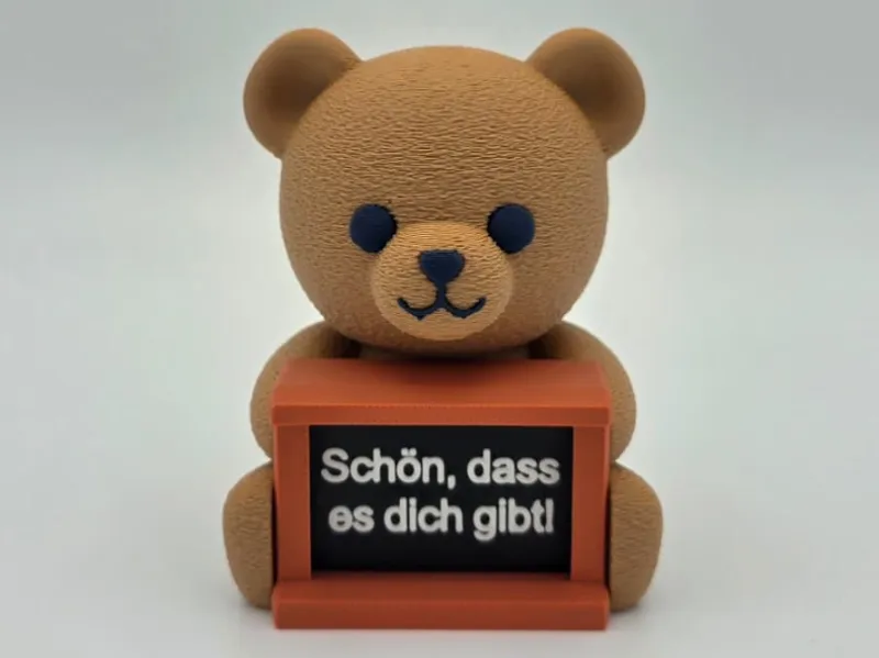 Bär  mit Schild und schönem Spruch