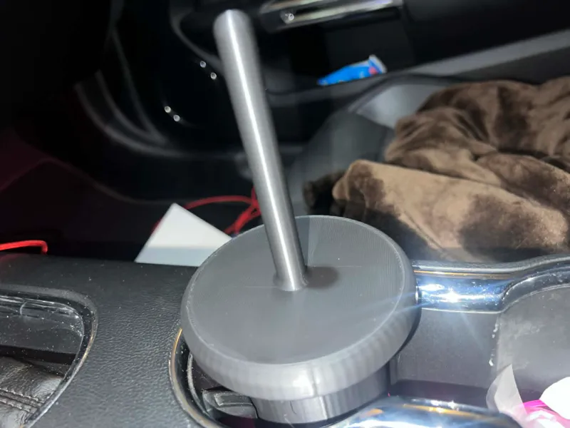 Cup holder yarn spinner