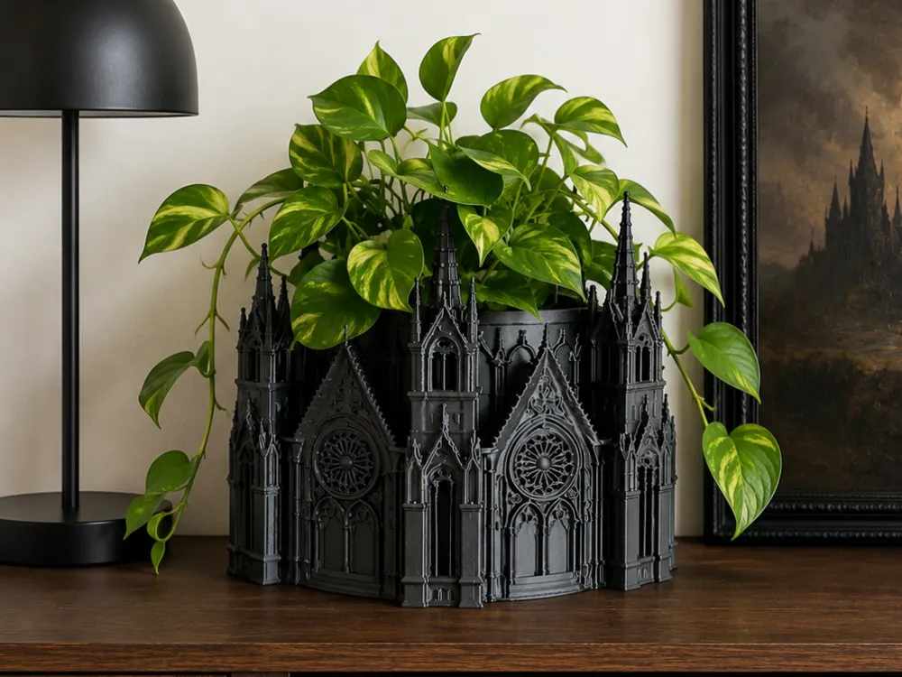 Maceta decorativa: Gothic Cathedral Planter – cathedral Plant Pot. Referencia del modelo original.