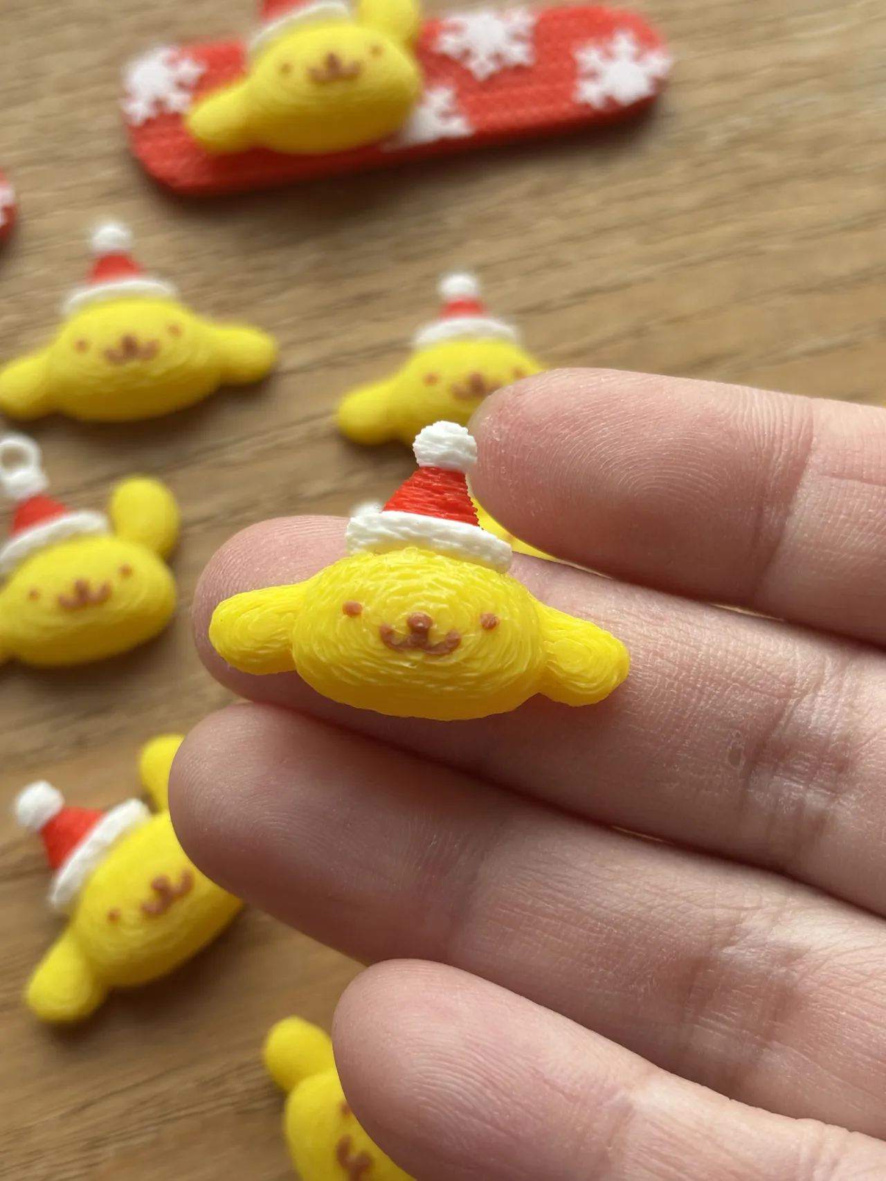 Pompompurin’s Christmas Wreath earring / hairclip view 4