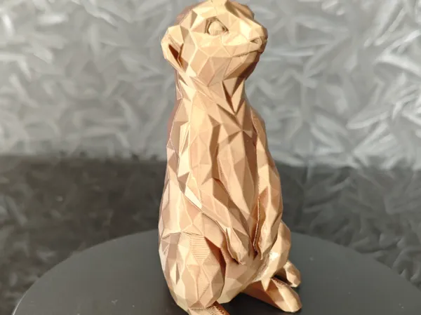 Sculpture de suricate debout low poly