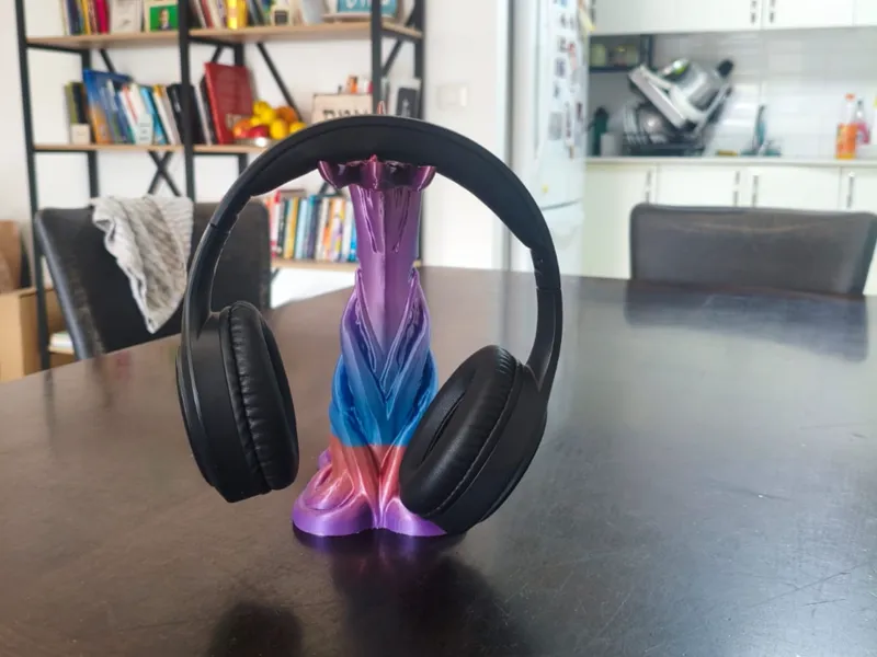 Xeno-Claw Headphone Stand