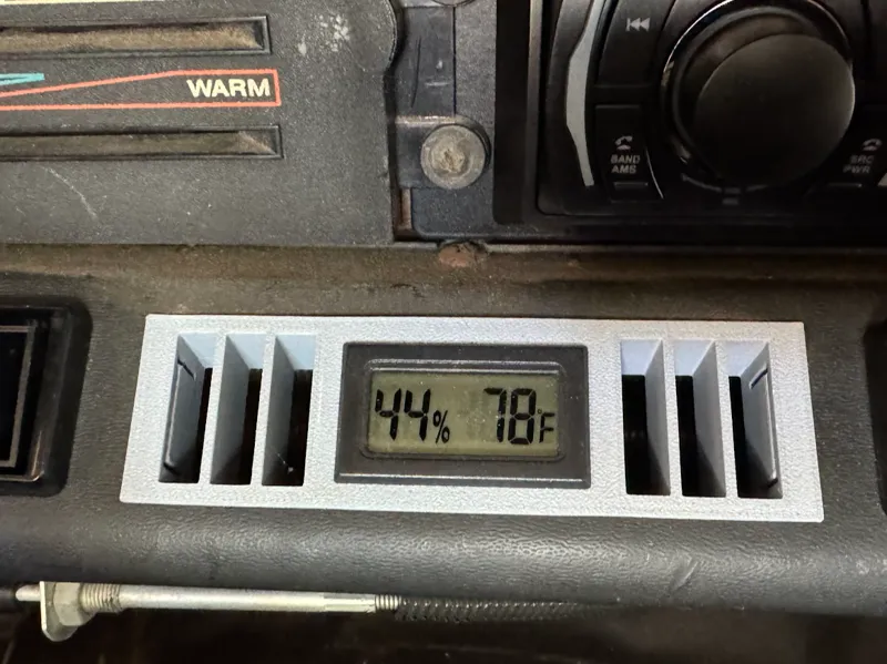 Jeep YJ A/C vent insert with Slot for thermometer
