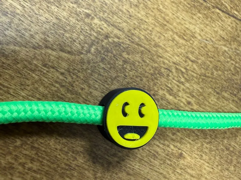 Geocaching smiley bead for paracord 5mm