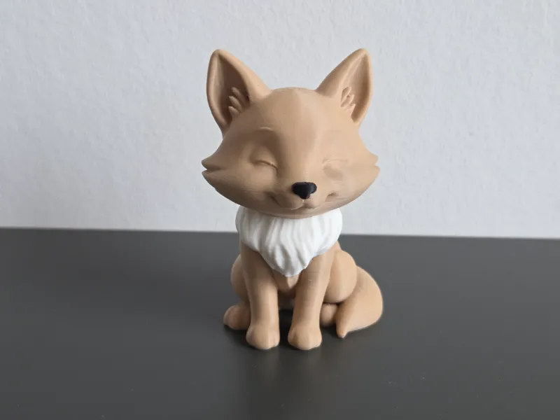 Minimalistischer Fuchs mit Farbdetails