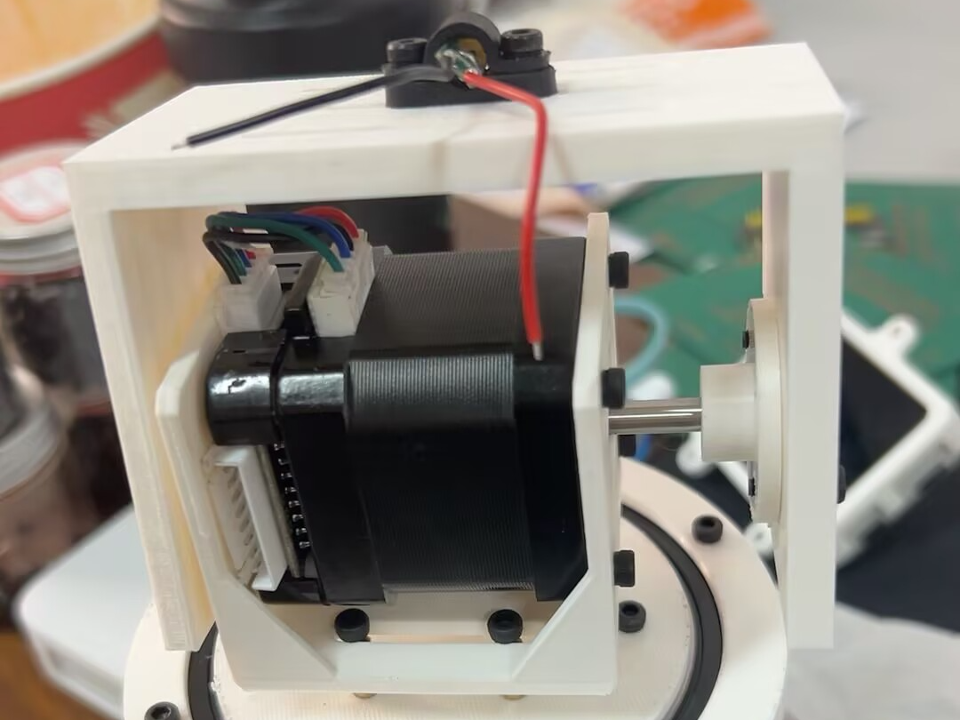 Miniatura 1 del modelo 3D 张大头步进电机云台