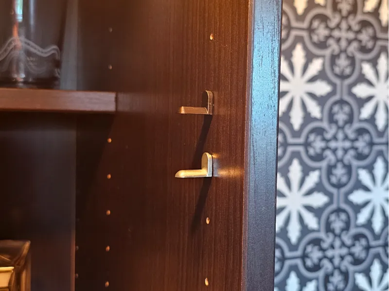 Shelf plugs for IKEA INREDA book shelfs.