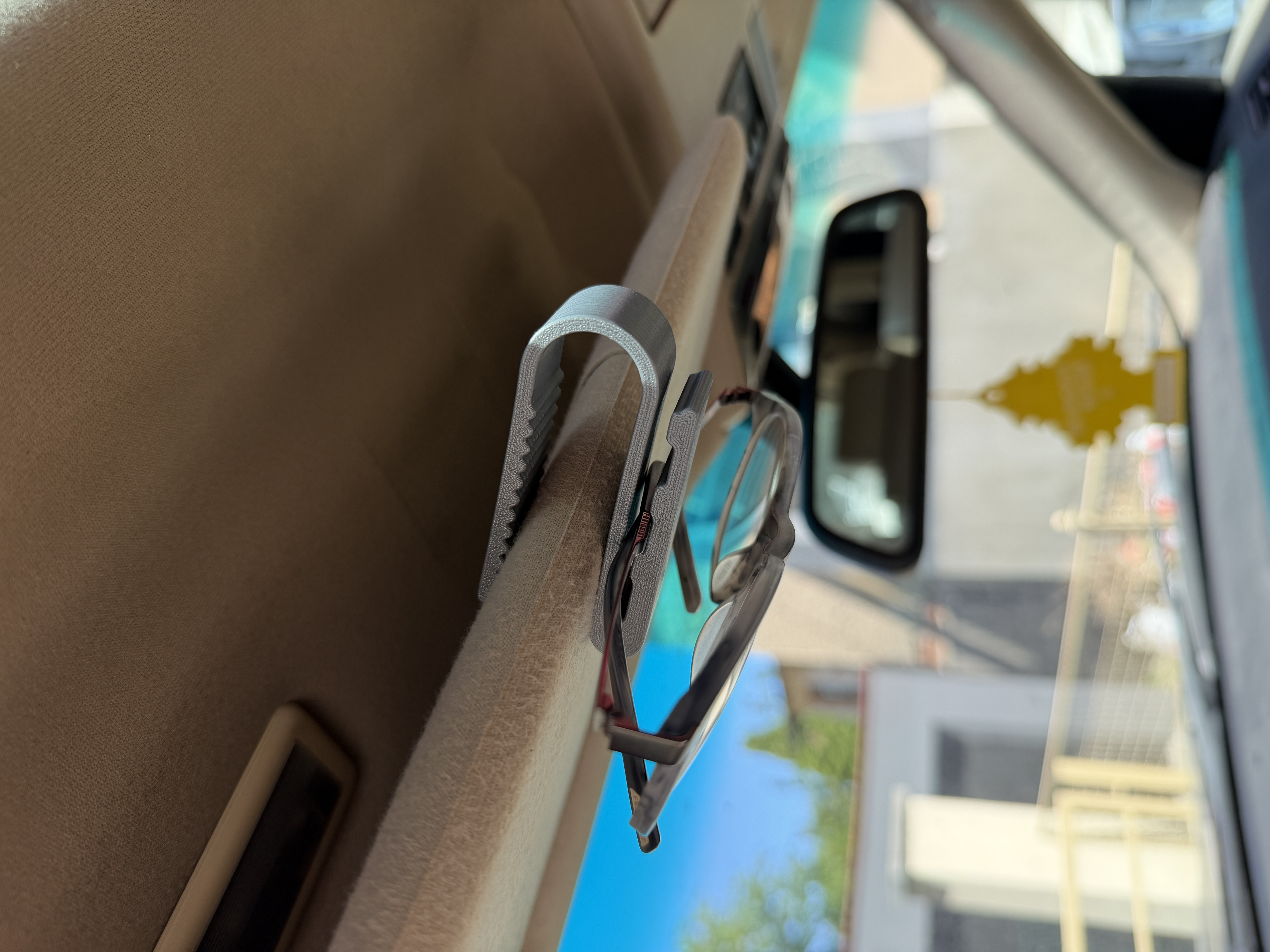Car Visor Sunglasses Clip image 6