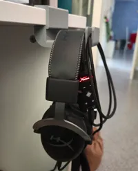 Support casque de bureau avec gestion des câbles — photo 2