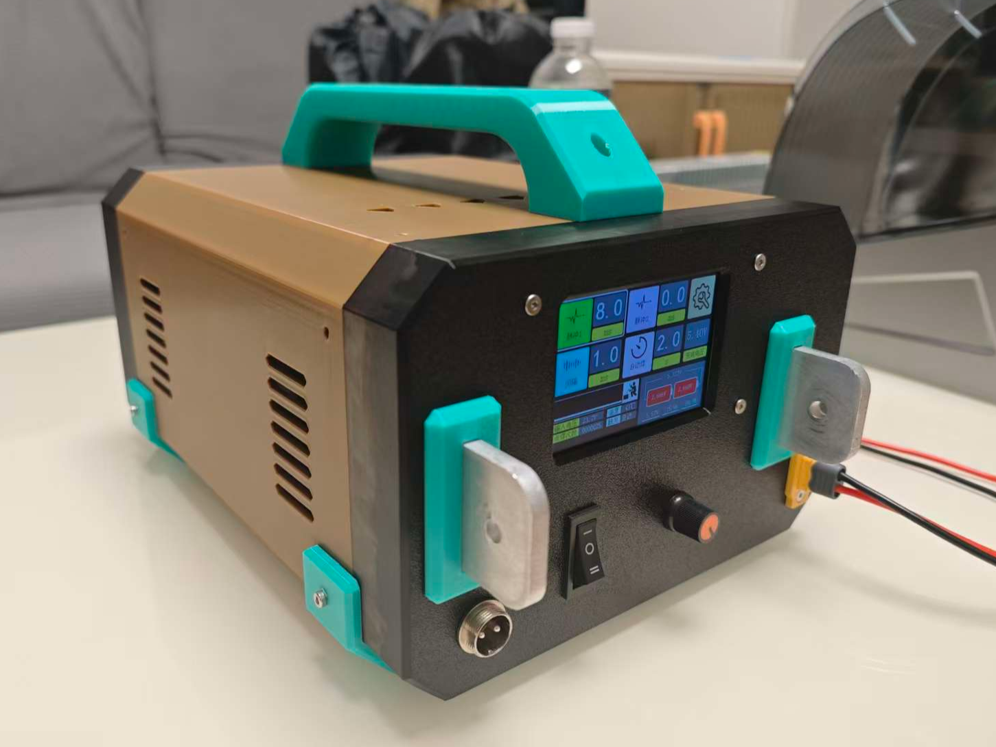 Miniatura 1 do modelo 3D 点焊机外壳4电容通用版