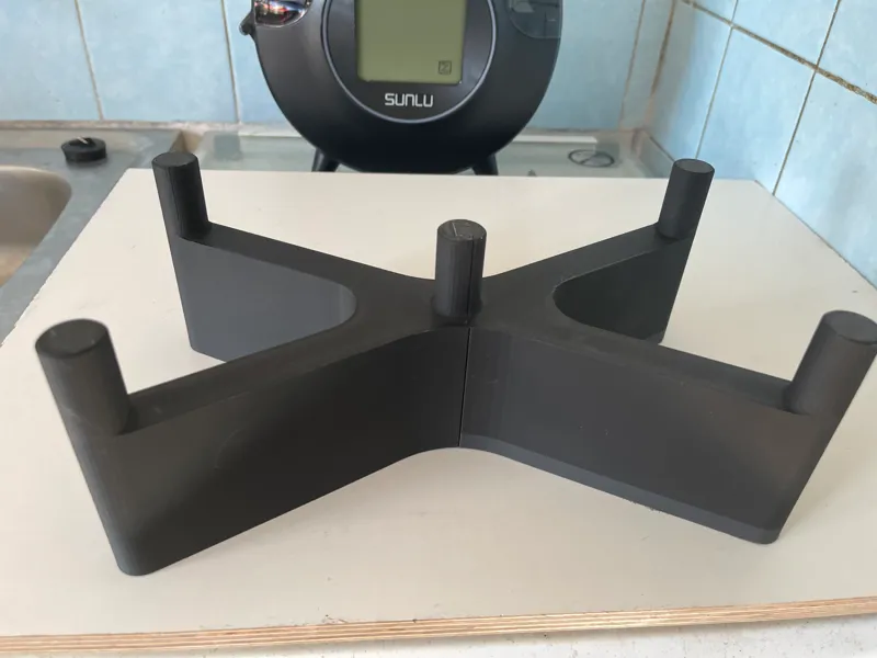 Stand for ceramic bowls for a small dog
